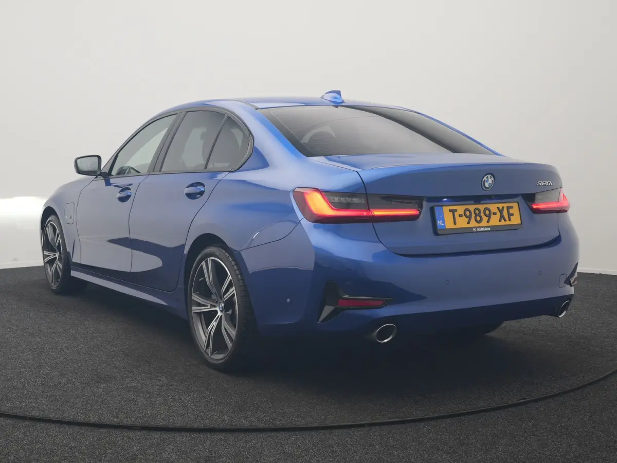 320e PHEV 204pk Dealer O.H | Head Up | Adaptive Cruise | Camera | Adaptief Onderstel | Laser LED | Lederen Sportstoelen Memory & Verwarmd | Apple Carplay | Blis | Virtual | Navigatie | DAB |