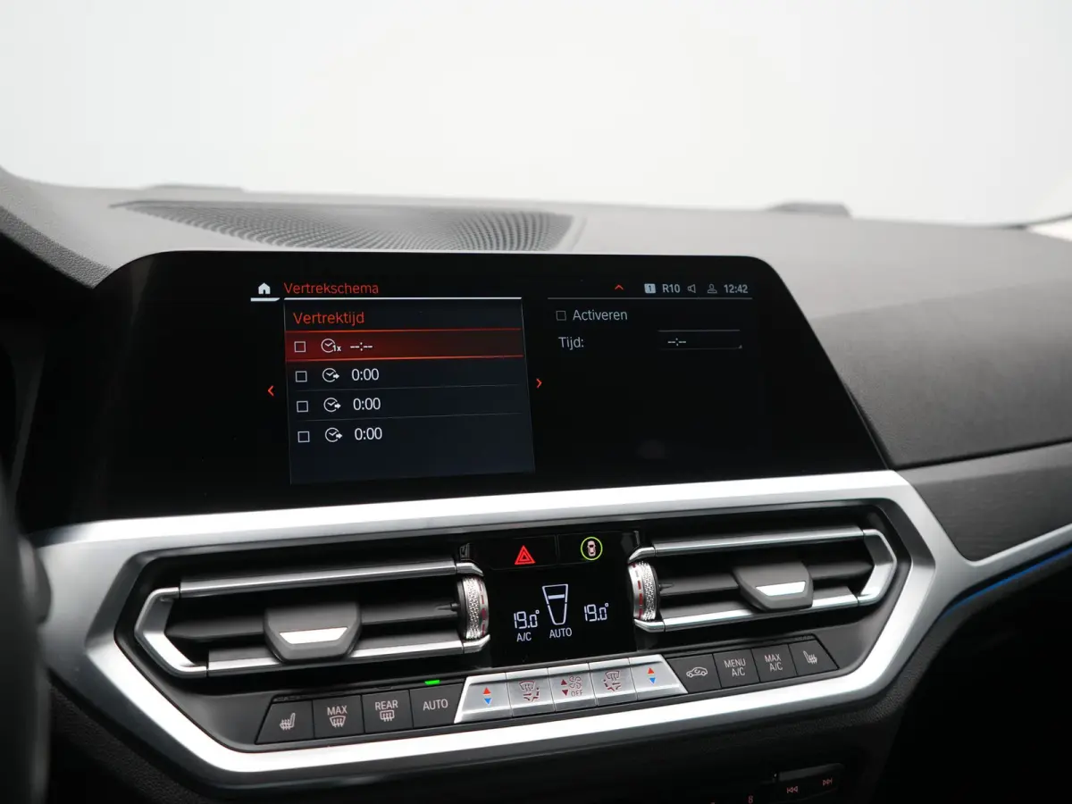 320e PHEV 204pk Dealer O.H | Head Up | Adaptive Cruise | Camera | Adaptief Onderstel | Laser LED | Lederen Sportstoelen Memory & Verwarmd | Apple Carplay | Blis | Virtual | Navigatie | DAB |