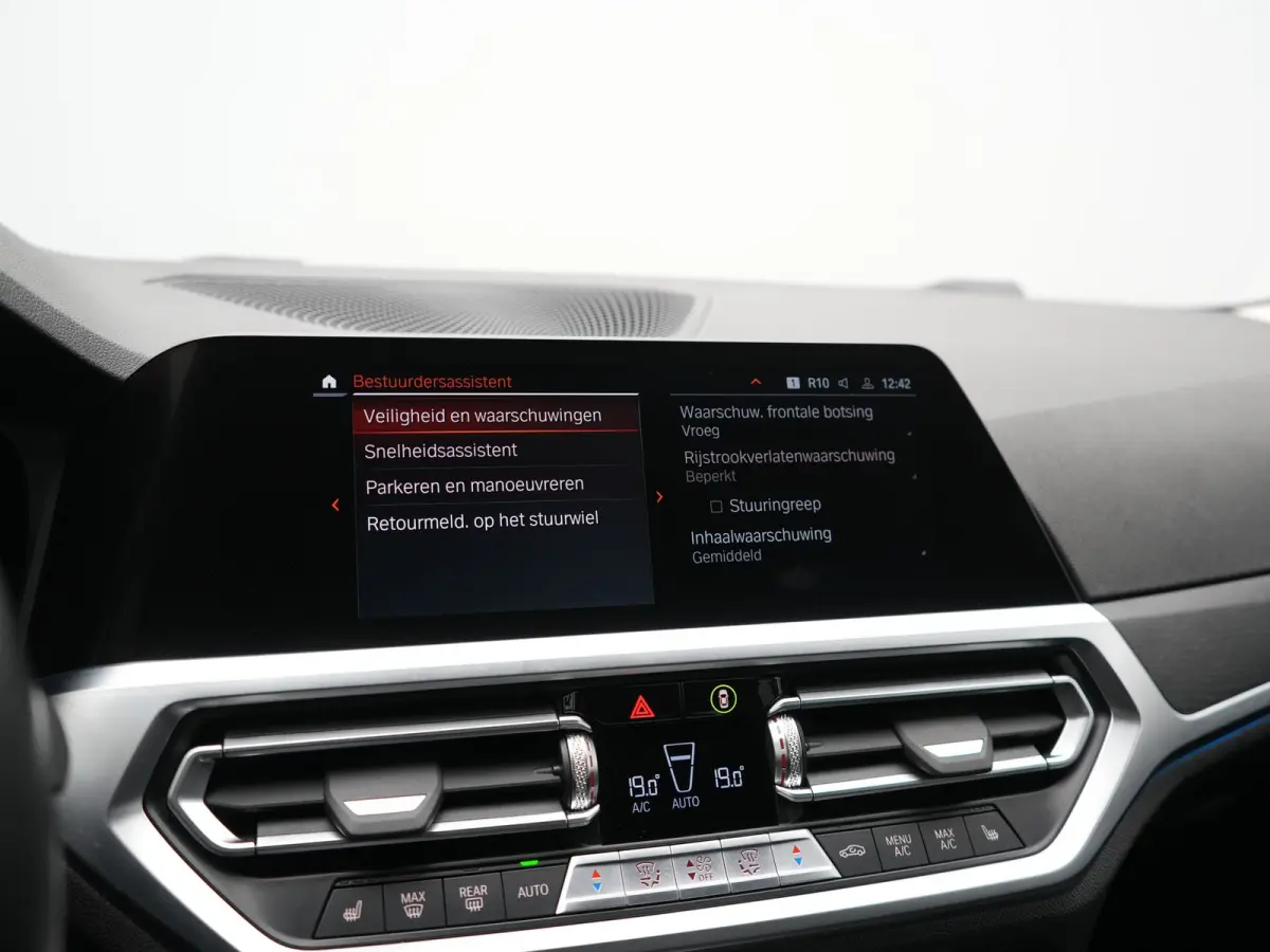 320e PHEV 204pk Dealer O.H | Head Up | Adaptive Cruise | Camera | Adaptief Onderstel | Laser LED | Lederen Sportstoelen Memory & Verwarmd | Apple Carplay | Blis | Virtual | Navigatie | DAB |