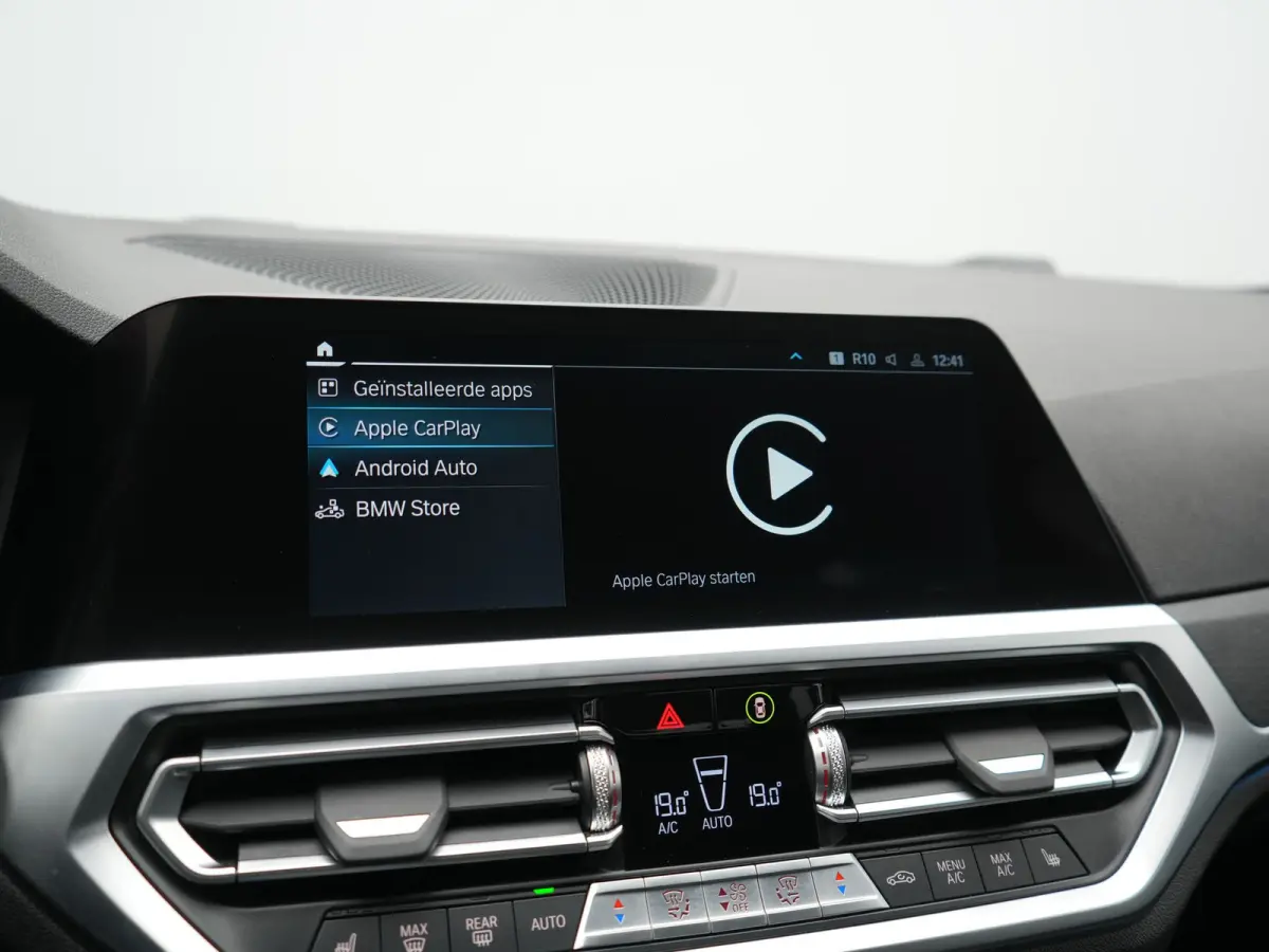 320e PHEV 204pk Dealer O.H | Head Up | Adaptive Cruise | Camera | Adaptief Onderstel | Laser LED | Lederen Sportstoelen Memory & Verwarmd | Apple Carplay | Blis | Virtual | Navigatie | DAB |
