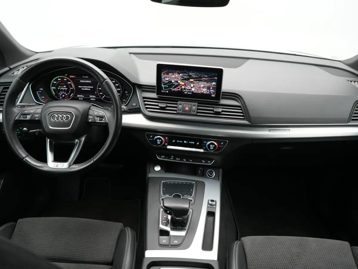 55 TFSI e Quattro 2x S Line PHEV 367pk Dealer O.H. | SOH 84,8% | Trekhaak Af Fabriek | Luchtvering | Adaptive Cruise | 360 Camera | Head Up | Matrix LED | Alcantara Sportstoelen Memory & Ver