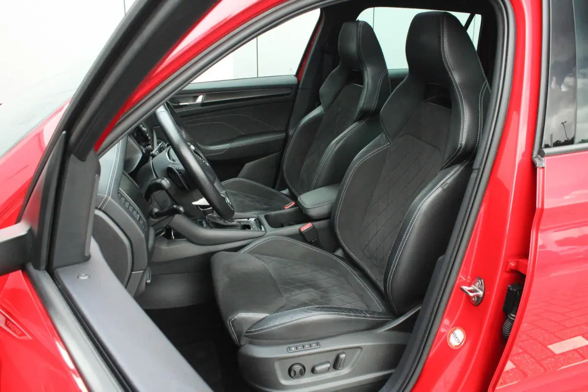 1.5 TSI 150pk DSG Sportline Business | Panoramadak | Elektrische stoel | Stoelverwarming | Camera | Adaptief Cruise Control | Trekhaak