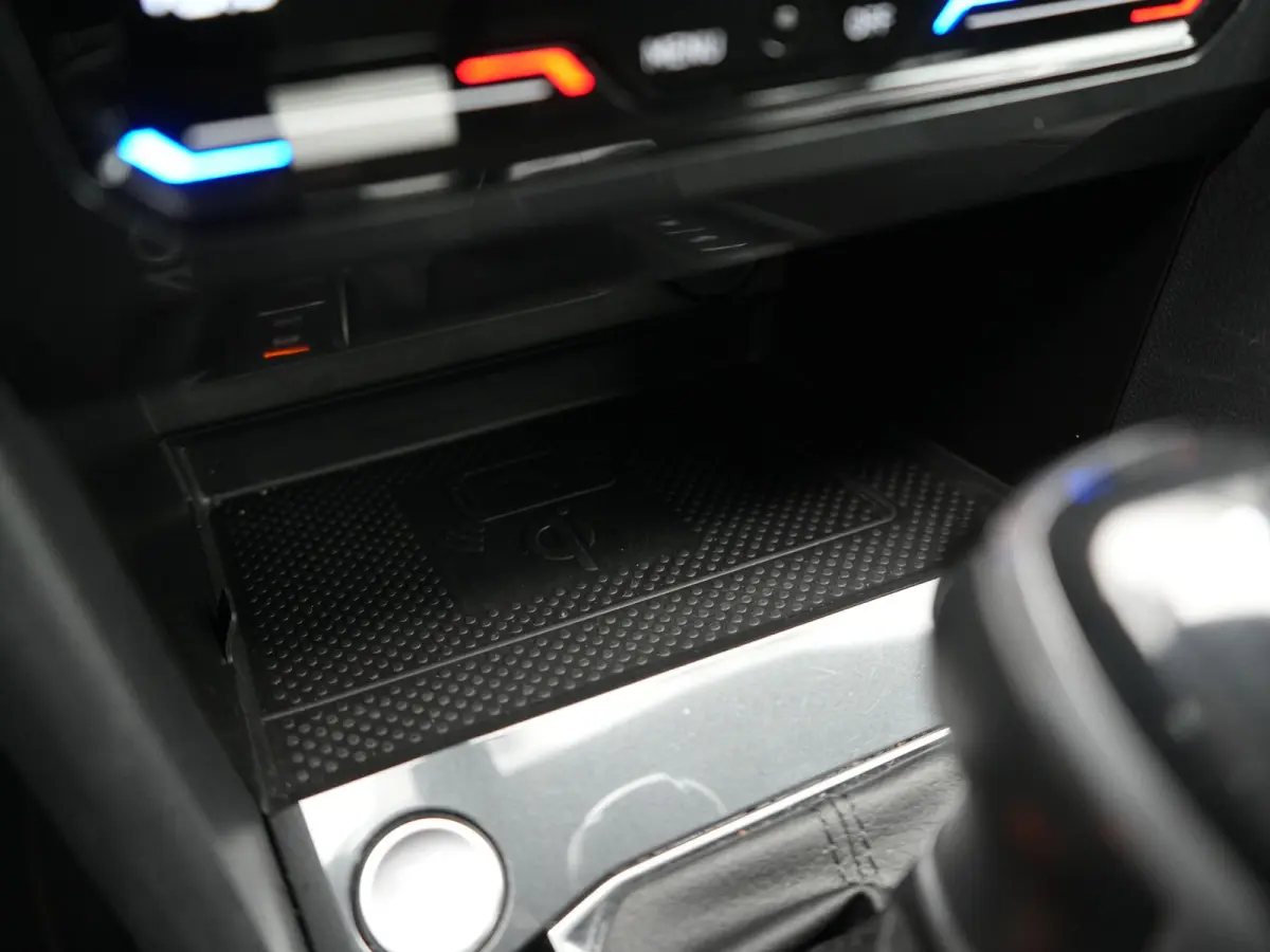 1.4 TSI eHybrid Life PHEV 245pk Dealer O.H. | SOH 97,6% | Trekhaak Af Fabriek | Adaptive Cruise | 360 Camera | IQ Light | Stoelen & Stuur Verwarmd | Keyless | BLIS | Apple Carplay | Navigati