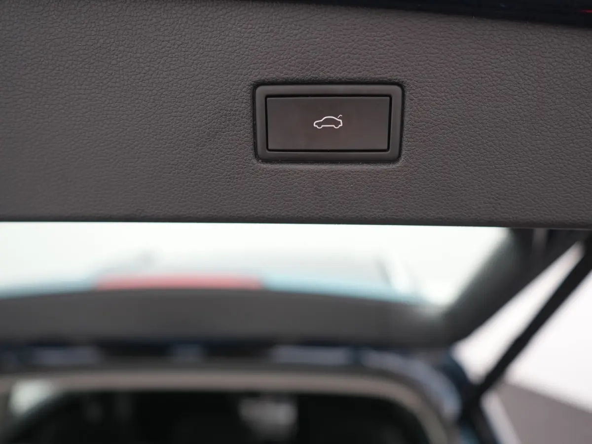 1.4 TSI eHybrid Life PHEV 245pk Dealer O.H. | SOH 97,6% | Trekhaak Af Fabriek | Adaptive Cruise | 360 Camera | IQ Light | Stoelen & Stuur Verwarmd | Keyless | BLIS | Apple Carplay | Navigati