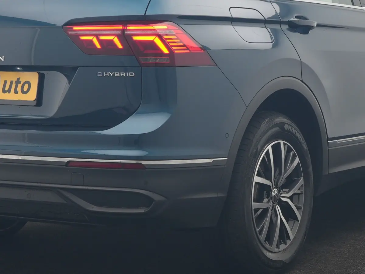 1.4 TSI eHybrid Life PHEV 245pk Dealer O.H. | SOH 97,6% | Trekhaak Af Fabriek | Adaptive Cruise | 360 Camera | IQ Light | Stoelen & Stuur Verwarmd | Keyless | BLIS | Apple Carplay | Navigati