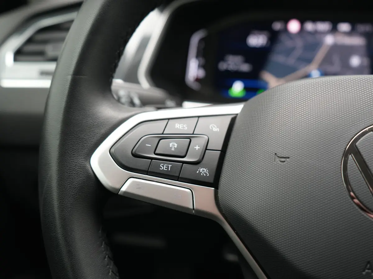 1.4 TSI eHybrid Life PHEV 245pk Dealer O.H. | SOH 97,6% | Trekhaak Af Fabriek | Adaptive Cruise | 360 Camera | IQ Light | Stoelen & Stuur Verwarmd | Keyless | BLIS | Apple Carplay | Navigati