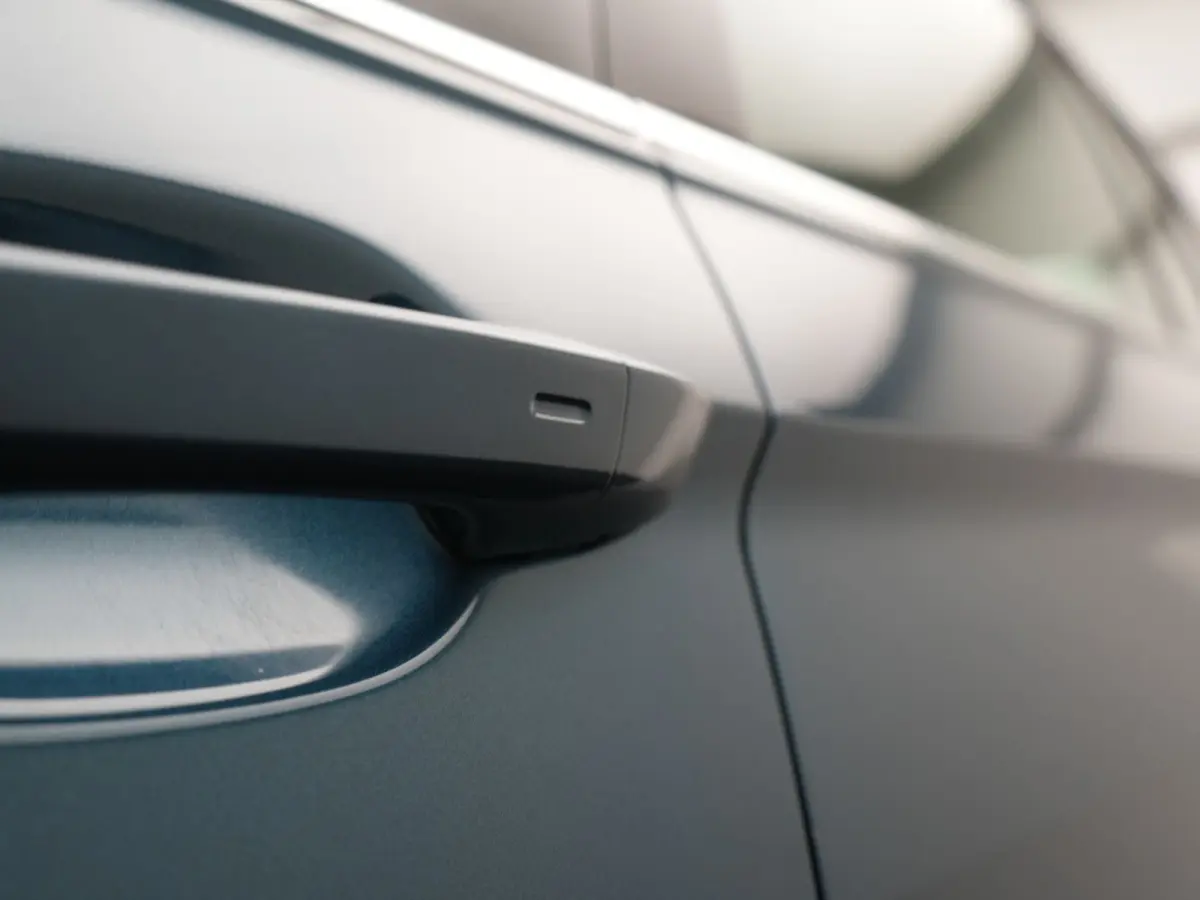 1.4 TSI eHybrid Life PHEV 245pk Dealer O.H. | SOH 97,6% | Trekhaak Af Fabriek | Adaptive Cruise | 360 Camera | IQ Light | Stoelen & Stuur Verwarmd | Keyless | BLIS | Apple Carplay | Navigati