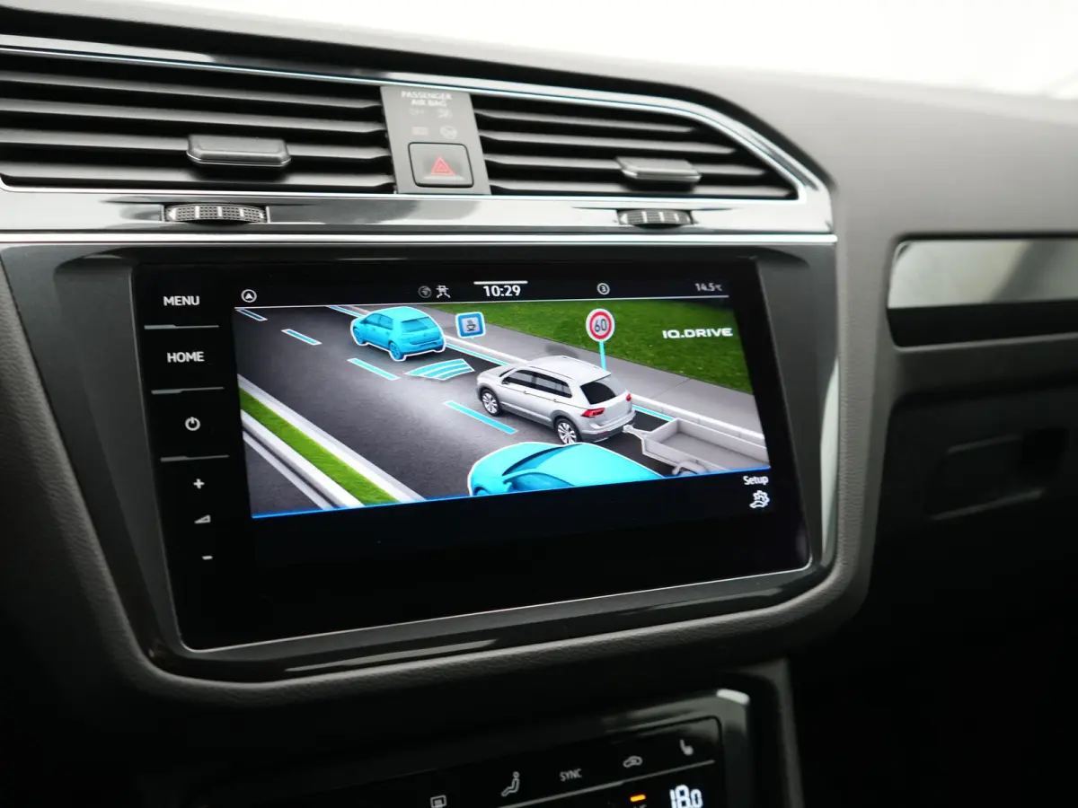 1.4 TSI eHybrid Life PHEV 245pk Dealer O.H. | SOH 97,6% | Trekhaak Af Fabriek | Adaptive Cruise | 360 Camera | IQ Light | Stoelen & Stuur Verwarmd | Keyless | BLIS | Apple Carplay | Navigati