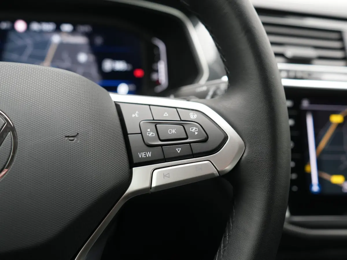 1.4 TSI eHybrid Life PHEV 245pk Dealer O.H. | SOH 97,6% | Trekhaak Af Fabriek | Adaptive Cruise | 360 Camera | IQ Light | Stoelen & Stuur Verwarmd | Keyless | BLIS | Apple Carplay | Navigati