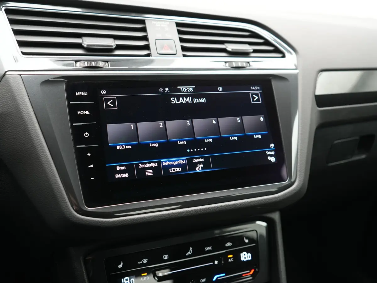 1.4 TSI eHybrid Life PHEV 245pk Dealer O.H. | SOH 97,6% | Trekhaak Af Fabriek | Adaptive Cruise | 360 Camera | IQ Light | Stoelen & Stuur Verwarmd | Keyless | BLIS | Apple Carplay | Navigati