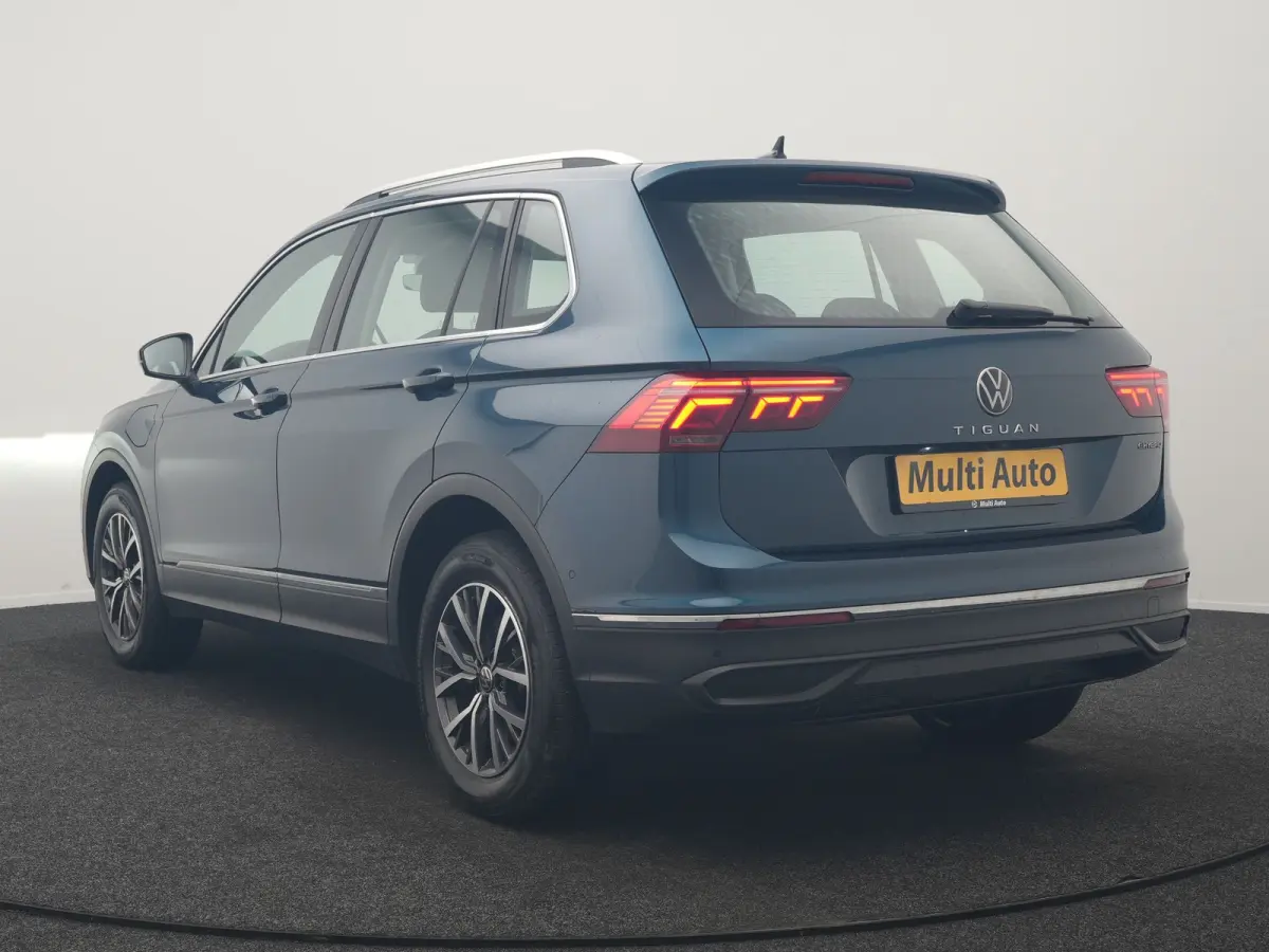 1.4 TSI eHybrid Life PHEV 245pk Dealer O.H. | SOH 97,6% | Trekhaak Af Fabriek | Adaptive Cruise | 360 Camera | IQ Light | Stoelen & Stuur Verwarmd | Keyless | BLIS | Apple Carplay | Navigati