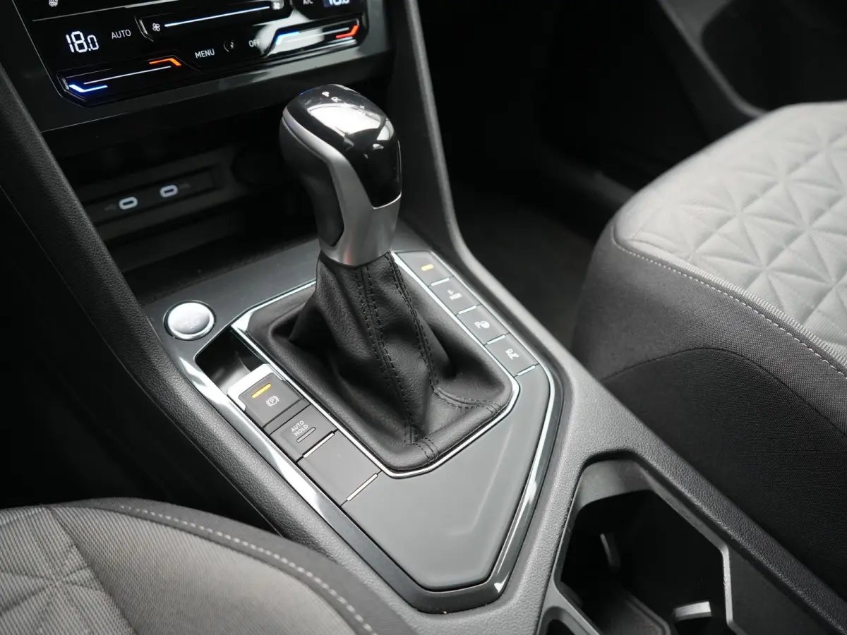 1.4 TSI eHybrid Life PHEV 245pk Dealer O.H. | SOH 97,6% | Trekhaak Af Fabriek | Adaptive Cruise | 360 Camera | IQ Light | Stoelen & Stuur Verwarmd | Keyless | BLIS | Apple Carplay | Navigati