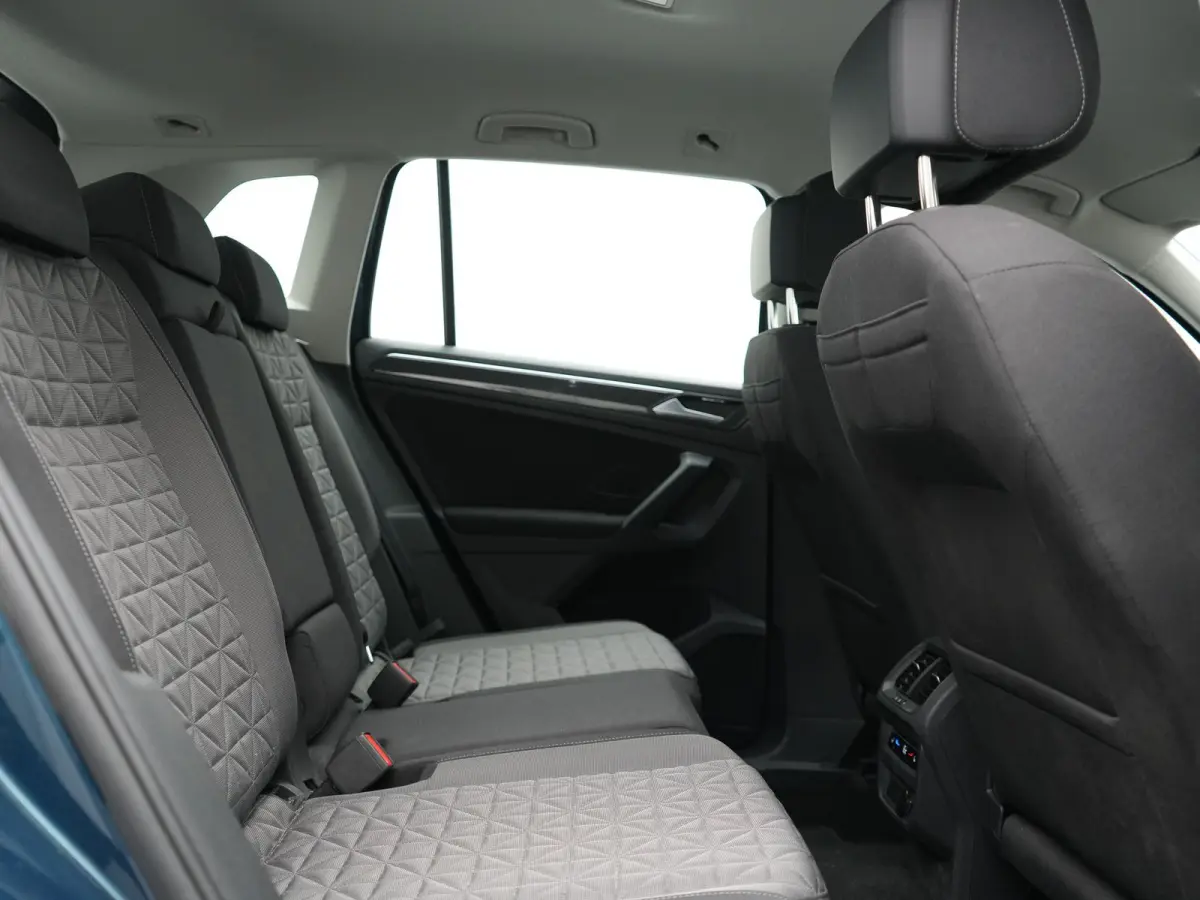 1.4 TSI eHybrid Life PHEV 245pk Dealer O.H. | Trekhaak Af Fabriek | Adaptive Cruise | 360 Camera | IQ Light | Stoelen & Stuur Verwarmd | Keyless | BLIS | Apple Carplay | Navigatie | DAB | Pl