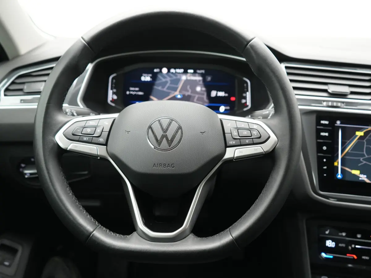 1.4 TSI eHybrid Life PHEV 245pk Dealer O.H. | SOH 97,6% | Trekhaak Af Fabriek | Adaptive Cruise | 360 Camera | IQ Light | Stoelen & Stuur Verwarmd | Keyless | BLIS | Apple Carplay | Navigati