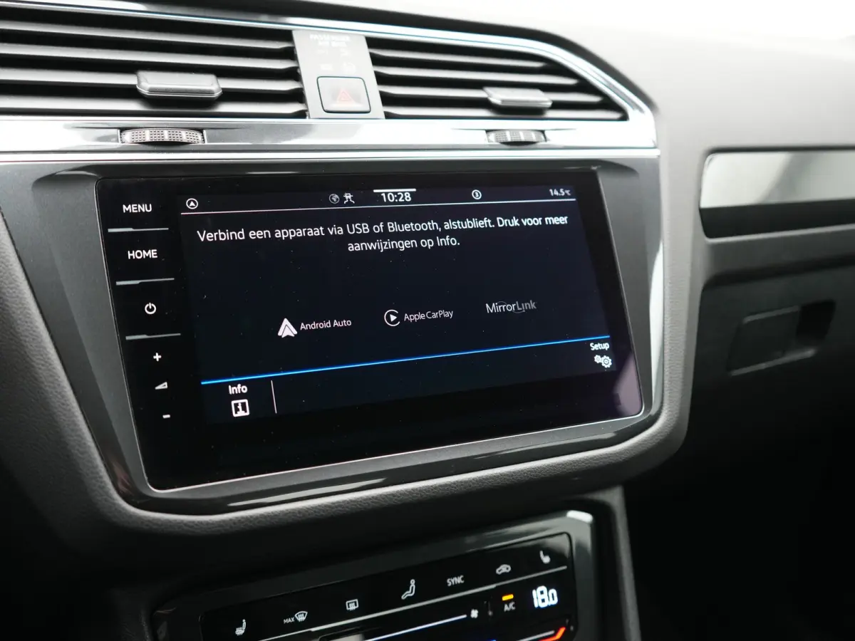 1.4 TSI eHybrid Life PHEV 245pk Dealer O.H. | SOH 97,6% | Trekhaak Af Fabriek | Adaptive Cruise | 360 Camera | IQ Light | Stoelen & Stuur Verwarmd | Keyless | BLIS | Apple Carplay | Navigati