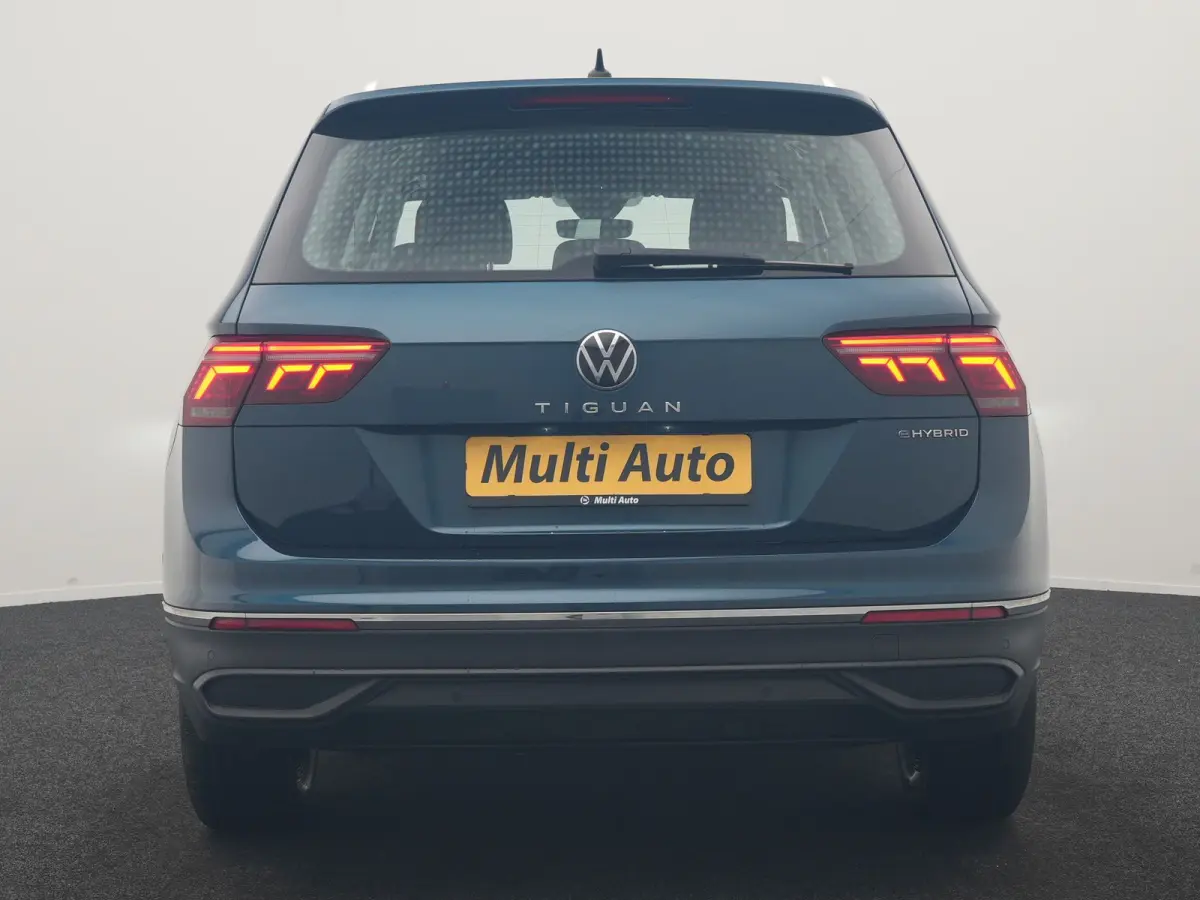 1.4 TSI eHybrid Life PHEV 245pk Dealer O.H. | SOH 97,6% | Trekhaak Af Fabriek | Adaptive Cruise | 360 Camera | IQ Light | Stoelen & Stuur Verwarmd | Keyless | BLIS | Apple Carplay | Navigati