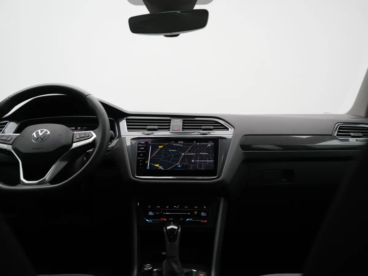 1.4 TSI eHybrid Life PHEV 245pk Dealer O.H. | SOH 97,6% | Trekhaak Af Fabriek | Adaptive Cruise | 360 Camera | IQ Light | Stoelen & Stuur Verwarmd | Keyless | BLIS | Apple Carplay | Navigati