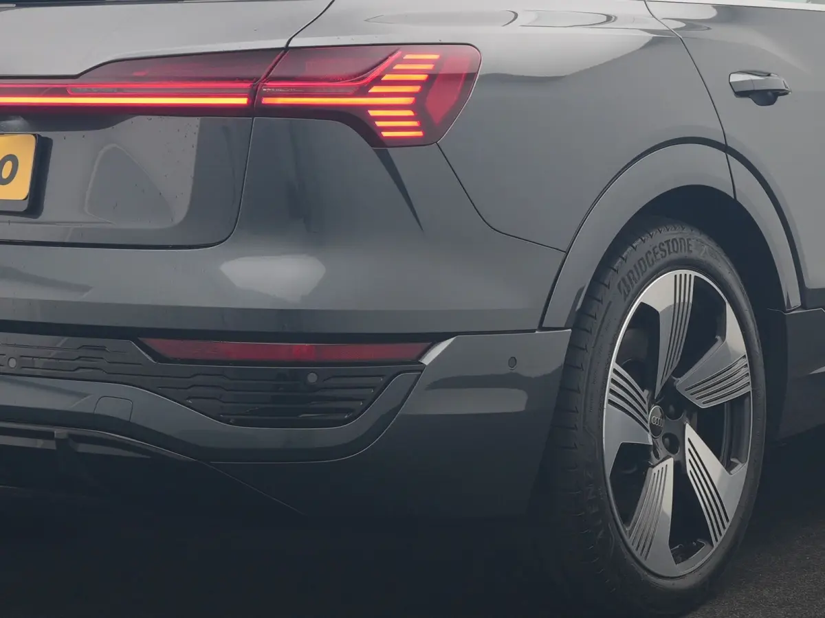 55 quattro S Line 114 kWh Dealer O.H | SOH 97,2% | Trekhaak Afn. | Adaptive Cruise | Matrix LED | Head Up | 360 Camera | Lederen Sportstoelen Memory & Ventilatie | Stuur & Stoelverwarming | 