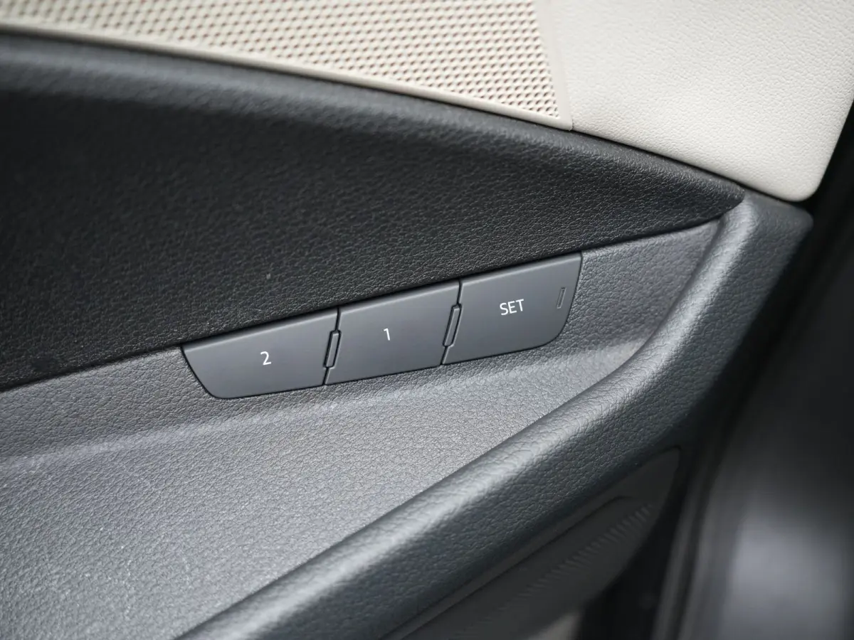 55 quattro S Line 114 kWh Dealer O.H | SOH 97,2% | Trekhaak Afn. | Adaptive Cruise | Matrix LED | Head Up | 360 Camera | Lederen Sportstoelen Memory & Ventilatie | Stuur & Stoelverwarming | 