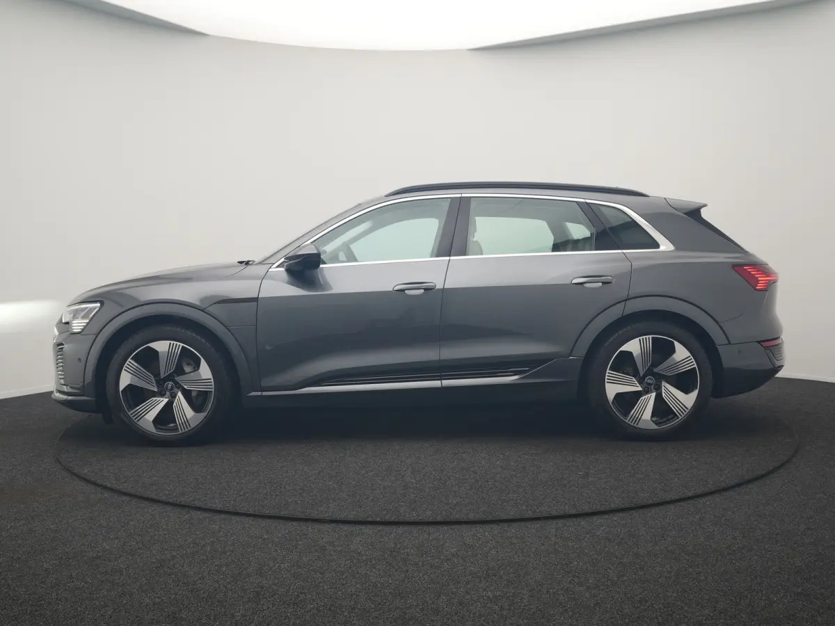 55 quattro S Line 114 kWh Dealer O.H | SOH 97,2% | Trekhaak Afn. | Adaptive Cruise | Matrix LED | Head Up | 360 Camera | Lederen Sportstoelen Memory & Ventilatie | Stuur & Stoelverwarming | 