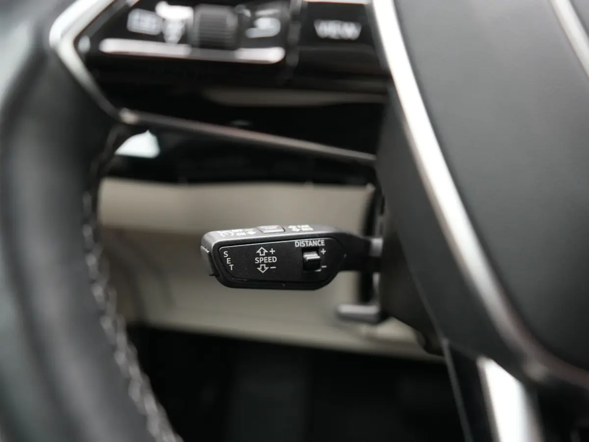 55 quattro S Line 114 kWh Dealer O.H | SOH 97,2% | Trekhaak Afn. | Adaptive Cruise | Matrix LED | Head Up | 360 Camera | Lederen Sportstoelen Memory & Ventilatie | Stuur & Stoelverwarming | 