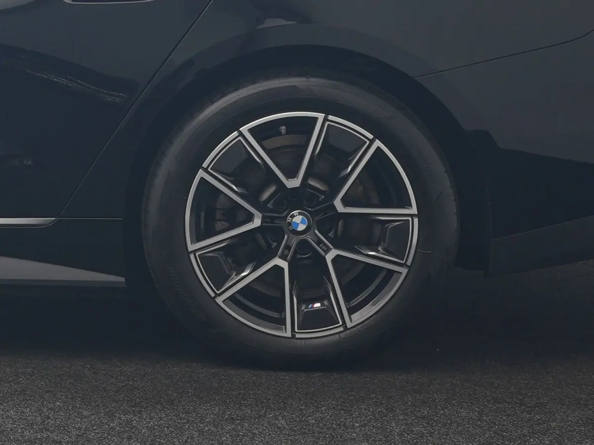 eDrive 35 70 kWh 286pk Dealer O.H | SOH 96,3% | Adaptive Cruise | Camera | Lederen Sportstoelen Verwarmd | Apple Carplay | Keyless | Navigatie | Virtual | DAB | 18"L.M |