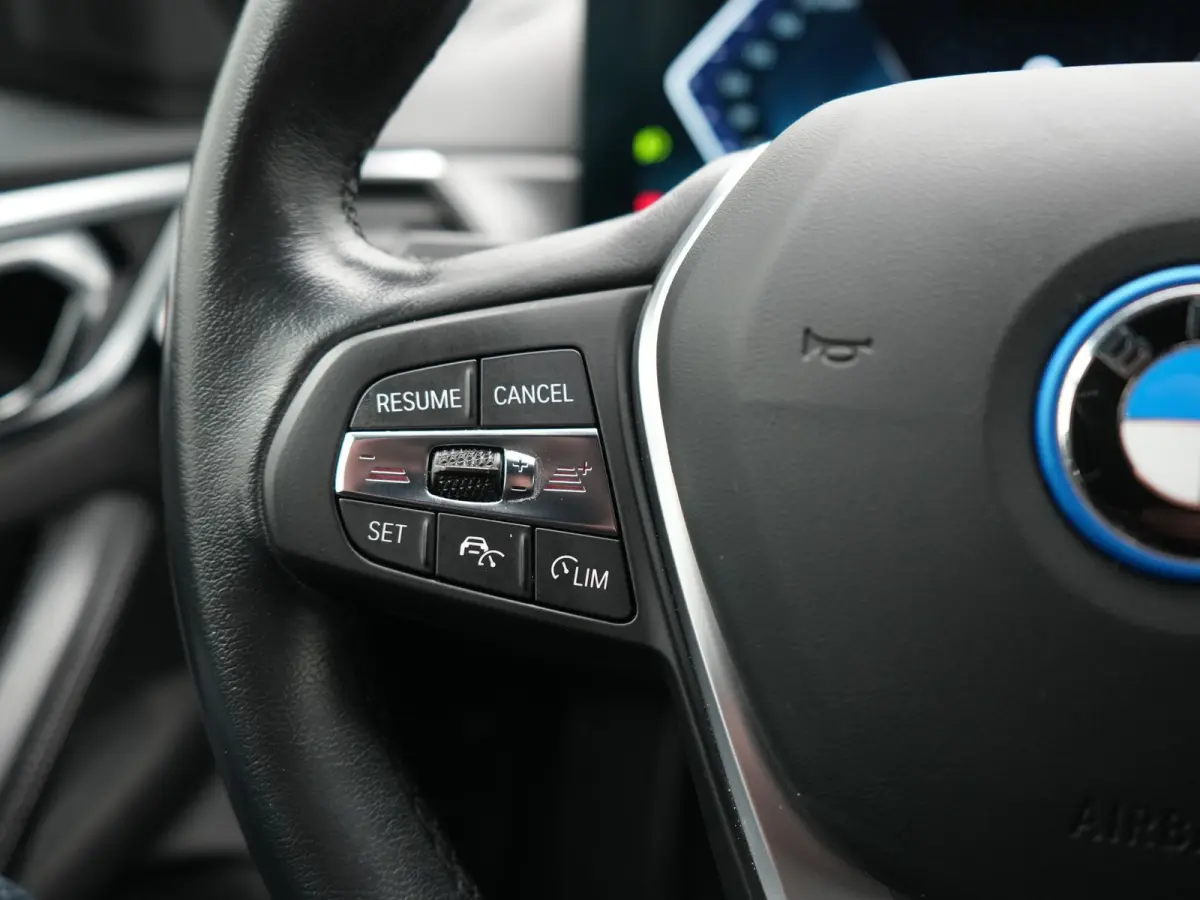 eDrive 35 70 kWh 286pk Dealer O.H | SOH 96,3% | Adaptive Cruise | Camera | Lederen Sportstoelen Verwarmd | Apple Carplay | Keyless | Navigatie | Virtual | DAB | 18"L.M |