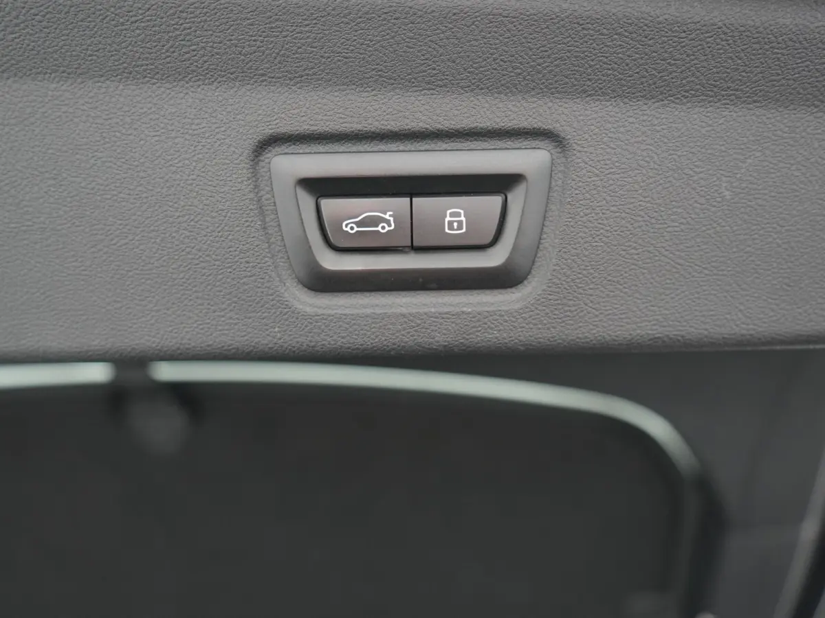 eDrive 35 70 kWh 286pk Dealer O.H | SOH 96,3% | Adaptive Cruise | Camera | Lederen Sportstoelen Verwarmd | Apple Carplay | Keyless | Navigatie | Virtual | DAB | 18"L.M |