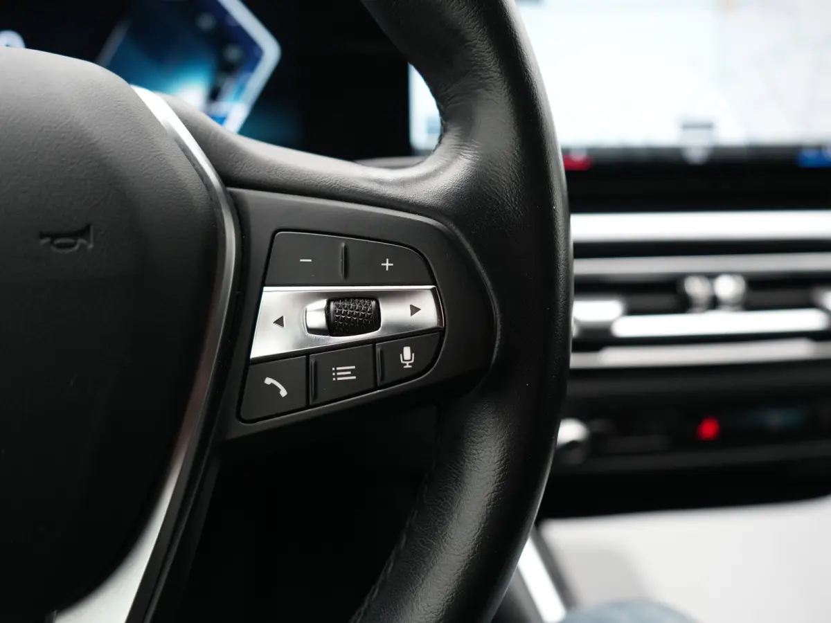 eDrive 35 70 kWh 286pk Dealer O.H | SOH 96,3% | Adaptive Cruise | Camera | Lederen Sportstoelen Verwarmd | Apple Carplay | Keyless | Navigatie | Virtual | DAB | 18"L.M |