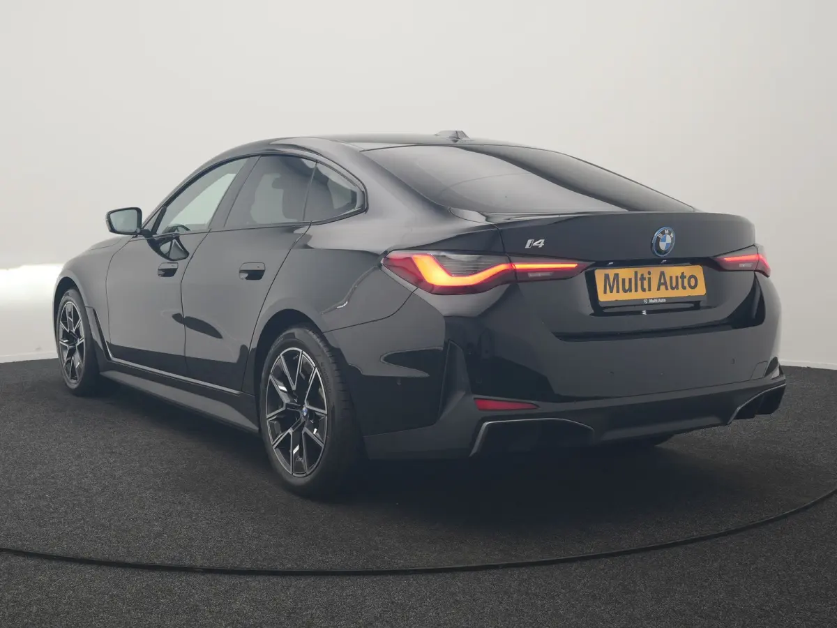 eDrive 35 70 kWh 286pk Dealer O.H | SOH 96,3% | Adaptive Cruise | Camera | Lederen Sportstoelen Verwarmd | Apple Carplay | Keyless | Navigatie | Virtual | DAB | 18"L.M |