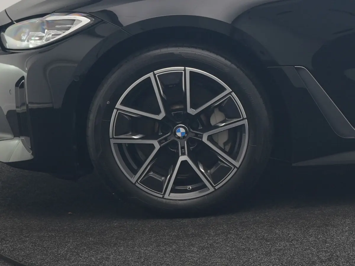 eDrive 35 70 kWh 286pk Dealer O.H | SOH 96,3% | Adaptive Cruise | Camera | Lederen Sportstoelen Verwarmd | Apple Carplay | Keyless | Navigatie | Virtual | DAB | 18"L.M |