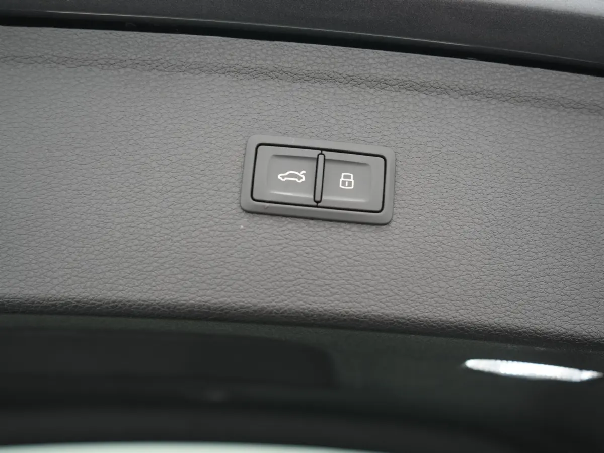 55 TFSI e S Line PHEV 367pk Dealer O.H | Trekhaak Af Fabriek | Adaptive Cruise | 360 Camera | Bang & Olufsen | Matrix LED | Lederen Sportstoelen Memory & Verwarmd | Apple Carplay | Keyless |