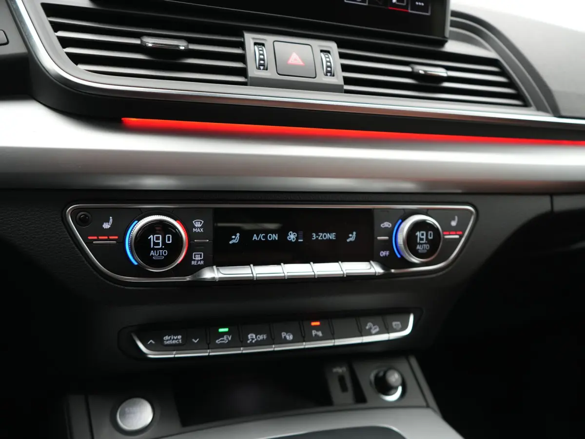 55 TFSI e S Line PHEV 367pk Dealer O.H | Trekhaak Af Fabriek | Adaptive Cruise | 360 Camera | Bang & Olufsen | Matrix LED | Lederen Sportstoelen Memory & Verwarmd | Apple Carplay | Keyless |