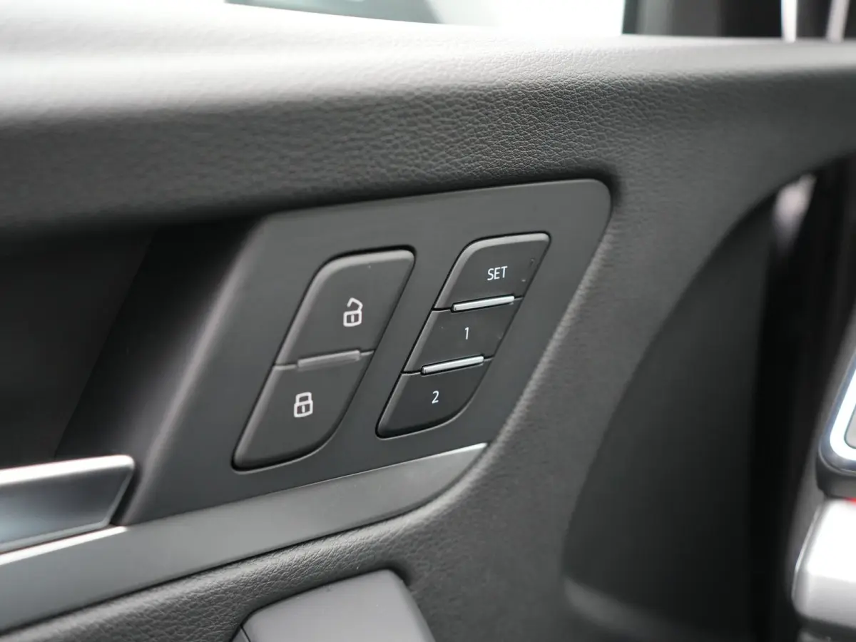 55 TFSI e S Line PHEV 367pk Dealer O.H | Trekhaak Af Fabriek | Adaptive Cruise | 360 Camera | Bang & Olufsen | Matrix LED | Lederen Sportstoelen Memory & Verwarmd | Apple Carplay | Keyless |
