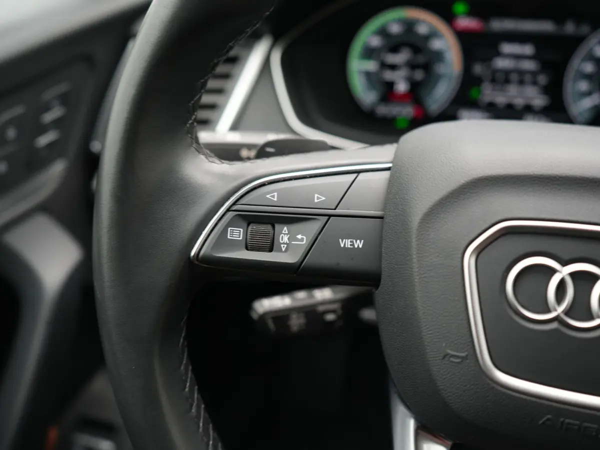 55 TFSI e S Line PHEV 367pk Dealer O.H | Trekhaak Af Fabriek | Adaptive Cruise | 360 Camera | Bang & Olufsen | Matrix LED | Lederen Sportstoelen Memory & Verwarmd | Apple Carplay | Keyless |