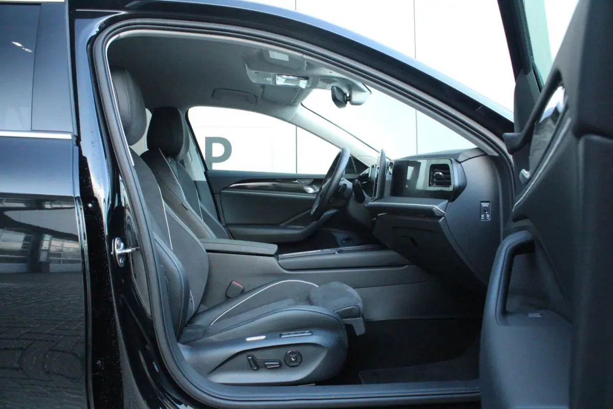 1.5 eHybrid 204pk Business | Trekhaak | Camera | Travel Assist