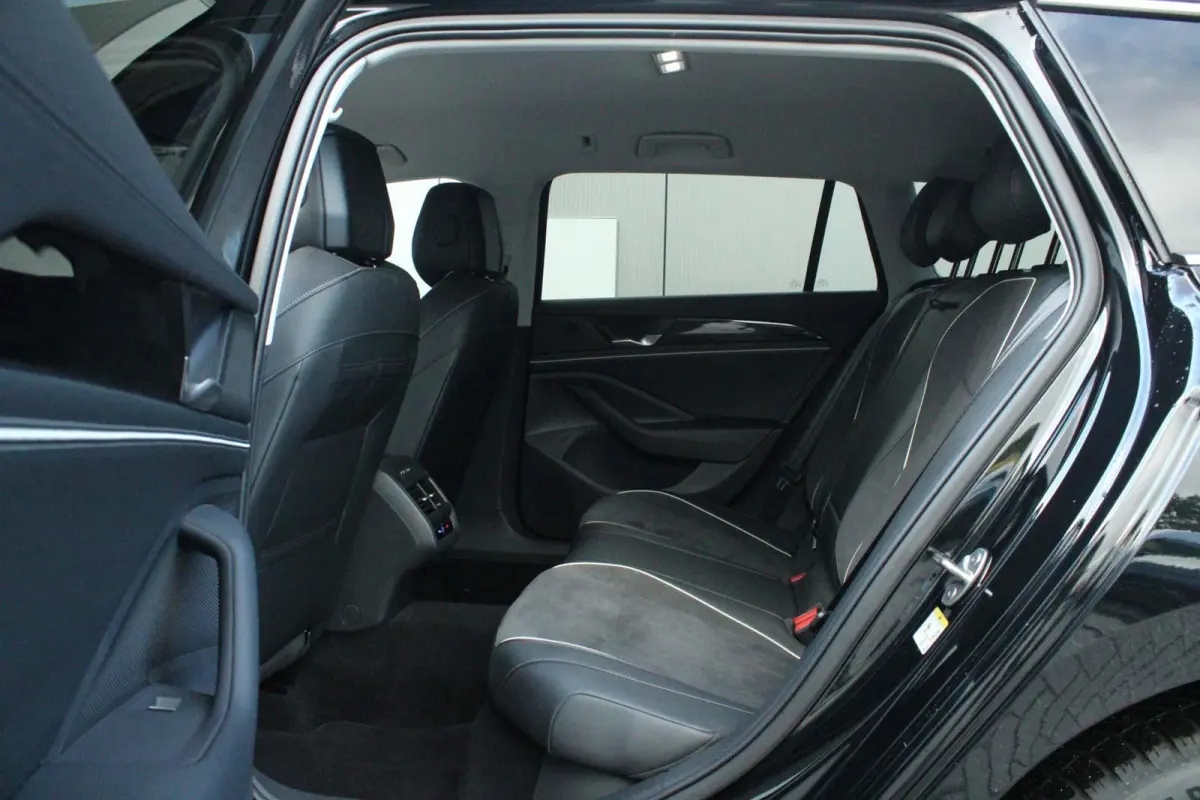 1.5 eHybrid 204pk Business | Trekhaak | Camera | Travel Assist