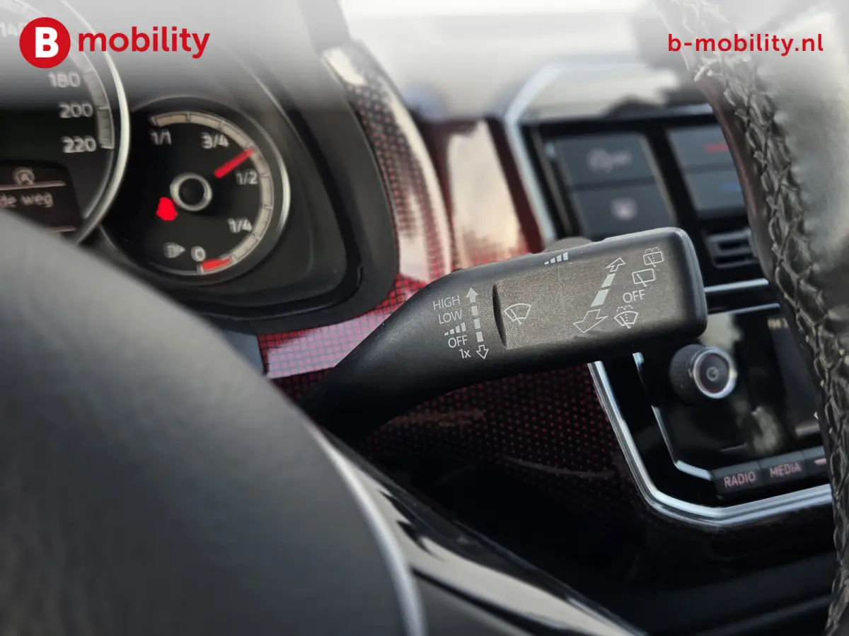 Up! 1.0 TSI 90 PK High Up! 5-Drs. Stoelverwarming NL Auto! | Climate Control | DAB | Cruise Control