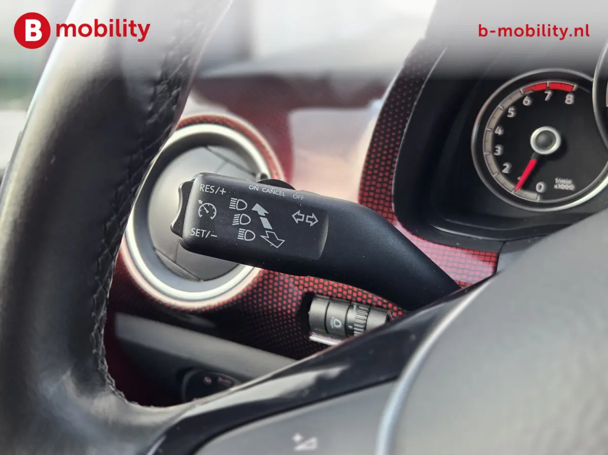 Up! 1.0 TSI 90 PK High Up! 5-Drs. Stoelverwarming NL Auto! | Climate Control | DAB | Cruise Control
