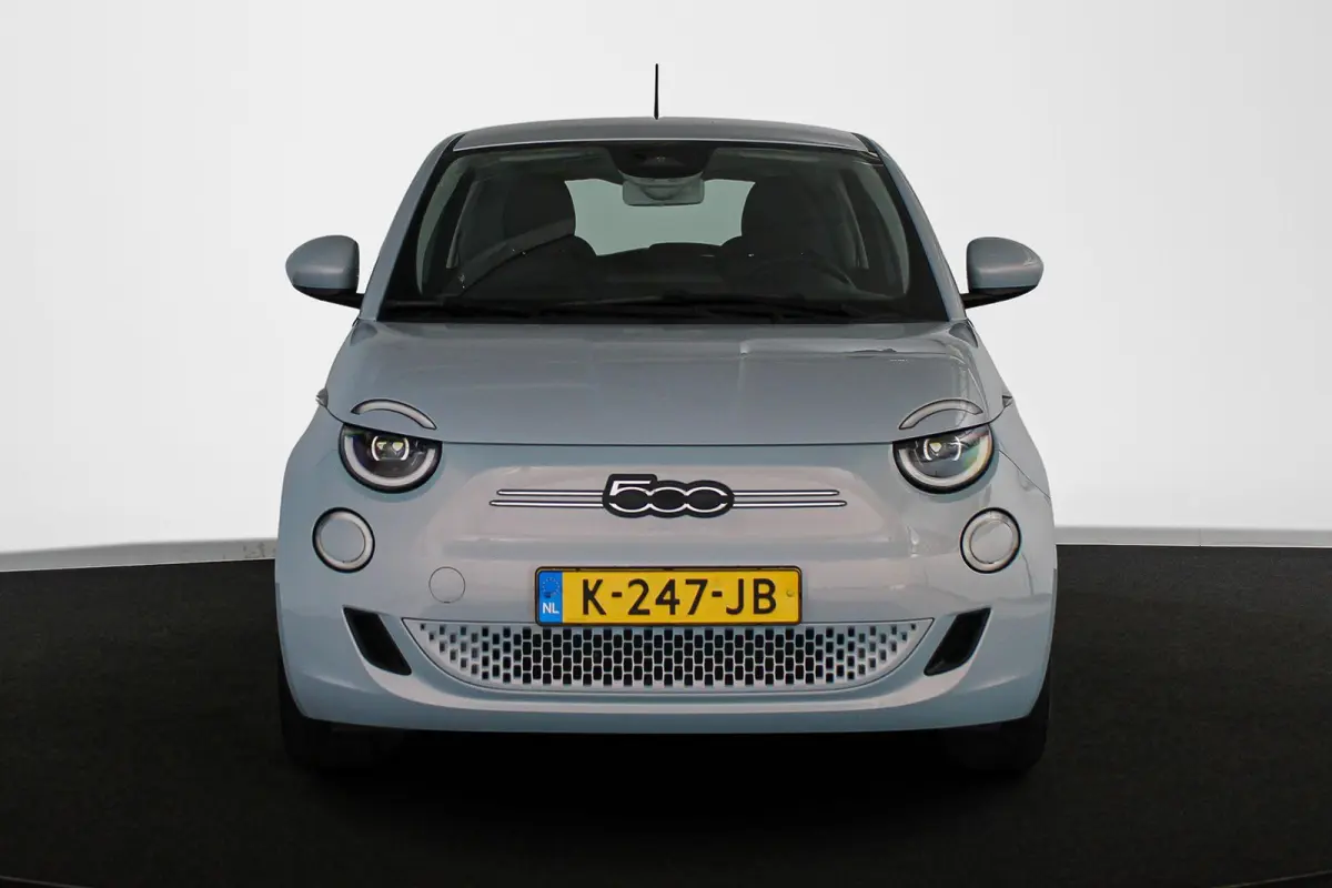 Icon 42 kWh LED Camera Keyless Apple CarPlay