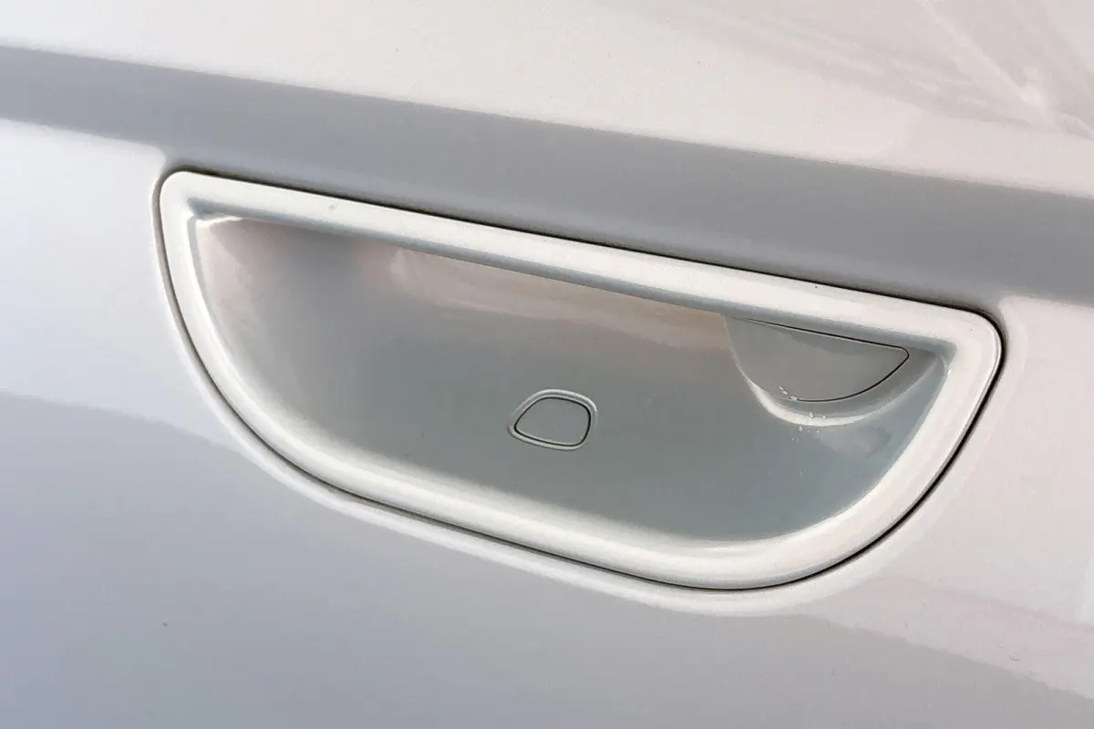 Icon 42 kWh LED Camera Keyless Apple CarPlay