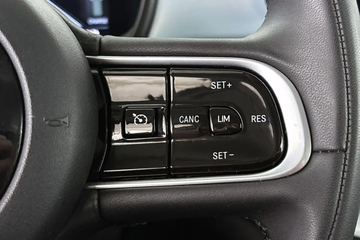 Icon 42 kWh LED Camera Keyless Apple CarPlay