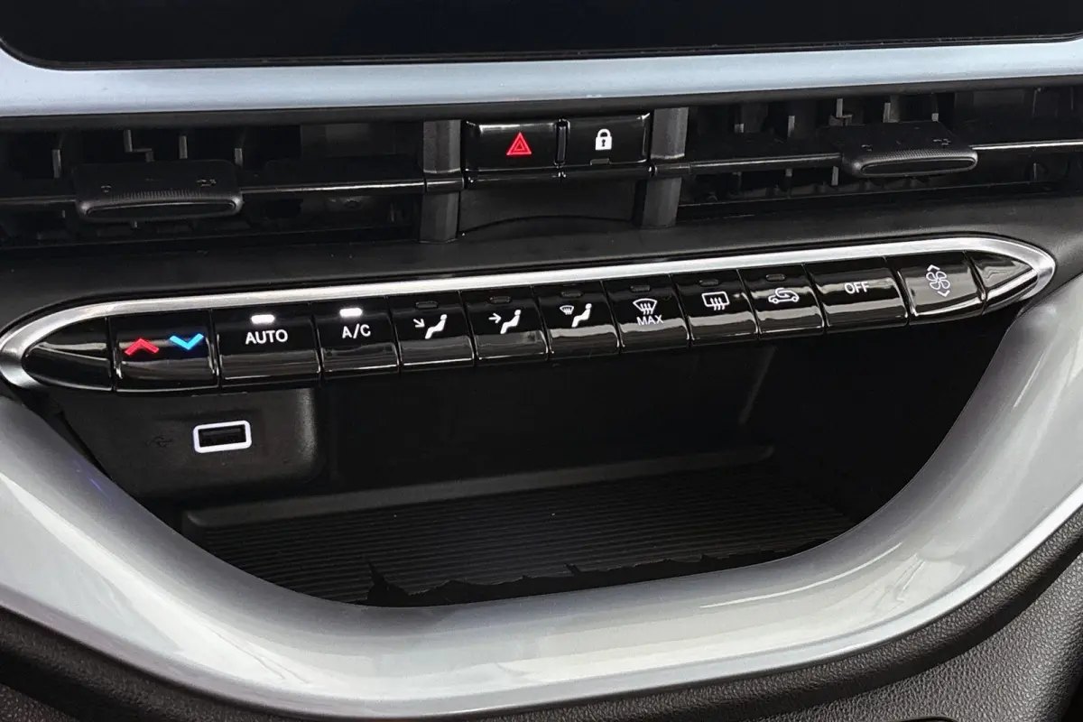 Icon 42 kWh LED Camera Keyless Apple CarPlay