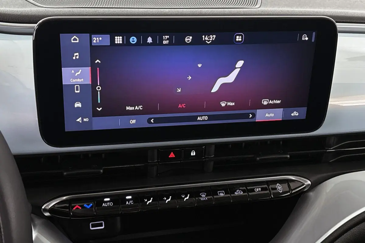 Icon 42 kWh LED Camera Keyless Apple CarPlay