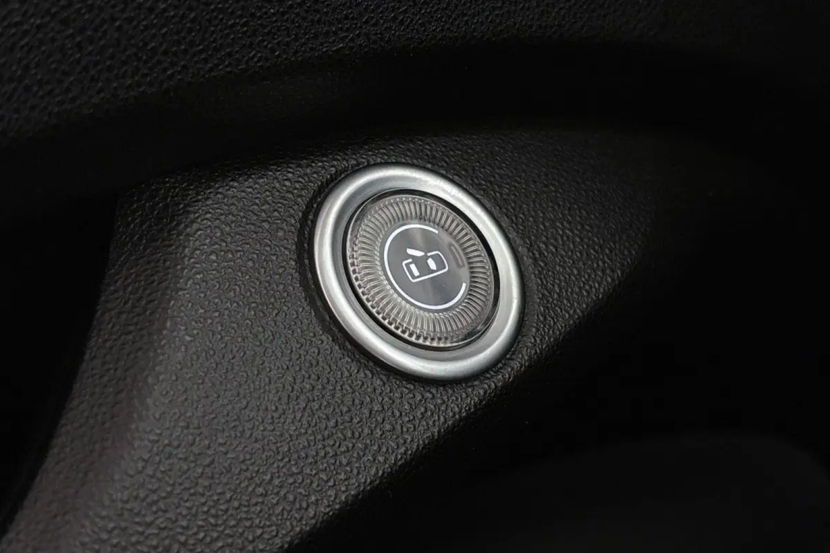 Icon 42 kWh LED Camera Keyless Apple CarPlay
