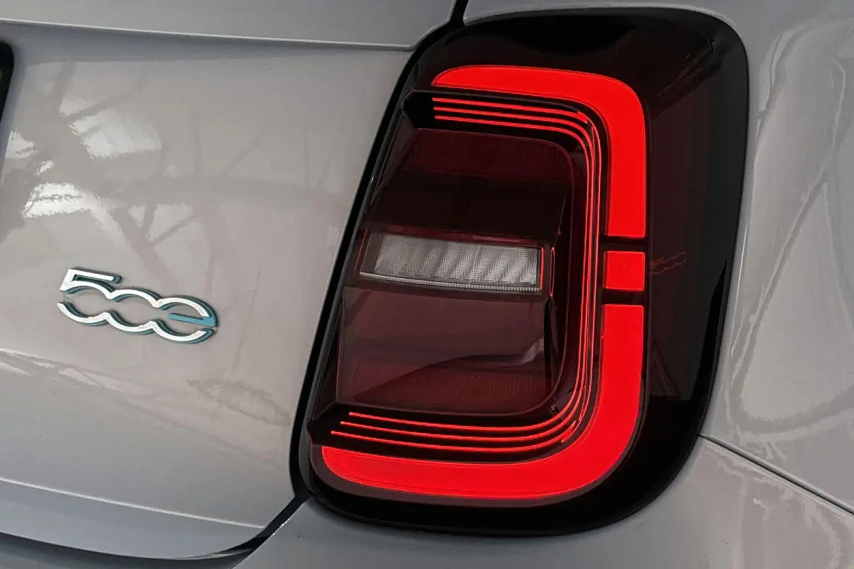Icon 42 kWh LED Camera Keyless Apple CarPlay