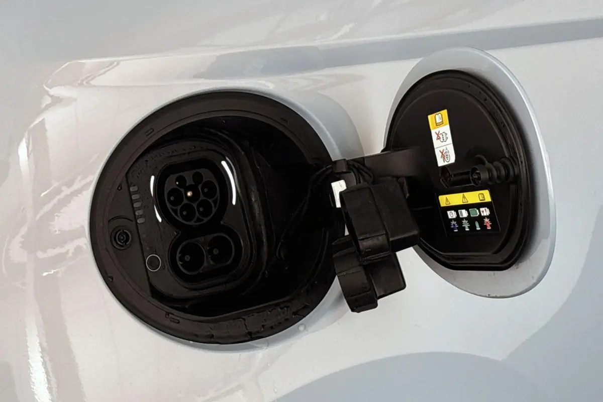 Icon 42 kWh LED Camera Keyless Apple CarPlay
