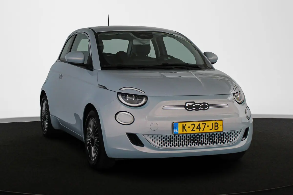 Icon 42 kWh LED Camera Keyless Apple CarPlay