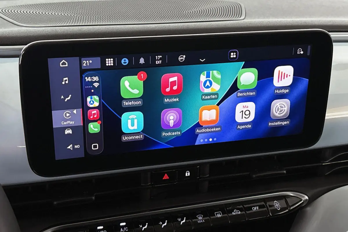 Icon 42 kWh LED Camera Keyless Apple CarPlay