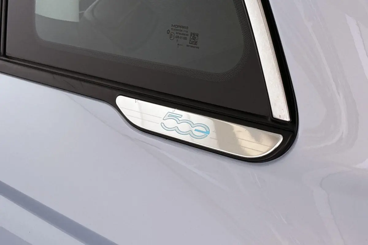Icon 42 kWh LED Camera Keyless Apple CarPlay